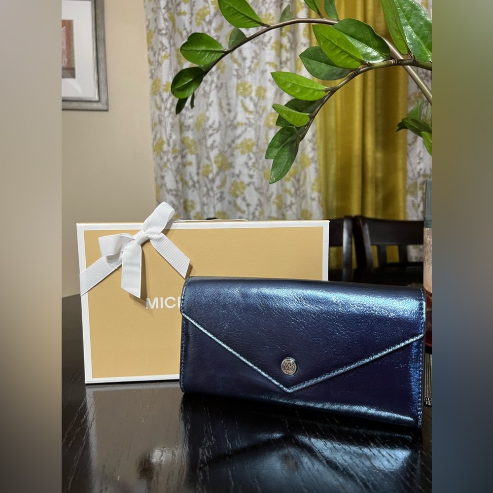 NEW Michael Kors Jet Set Travel Large Patent Envelope Wallet